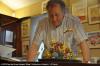 Uderzo regardant le r�sultat de la maquette d'Attakus pour les 50 ans d'Ast�rix