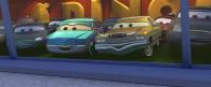Tex et la femme de King assistent à la course depuis les loges (Cars - Pixar)