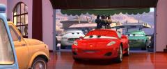 Luigi et Guido recoivent dans leur magasin la Ferrari doublé par Michaël Schumacher (Cars - Pixar)