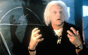 Maître Drill évoque fortement le personnage d’Emmett Brown de Retour vers le Futur