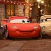 L'oncle Topolino et Mama Topolino tentent de réconforter Flash McQueen (Pixar - Cars 2)