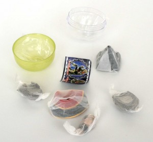 Ouverture du Gashapon du buste Albator (Bandai)