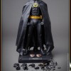 Image des objets complets de la figurine de Batman (version de 1989, Tim Burton) par Hot Toys