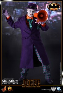 Image de la figurine du Joker du film Batman (version de 1989, Tim Burton) par Hot Toys