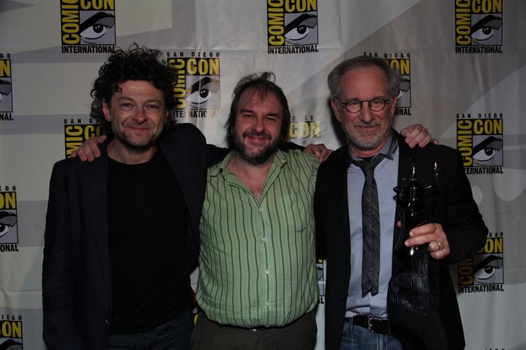 Andy Serkis (Capitain Haddock) entouré de Peter Jackson (à gauche) et Steven Spielberg (à droite)