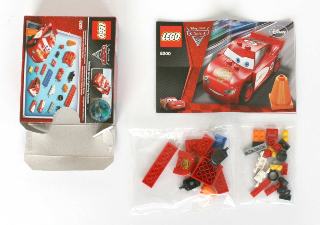 Contenu de la boîte du Lego 8200 - Flash McQueen (Cars 2)