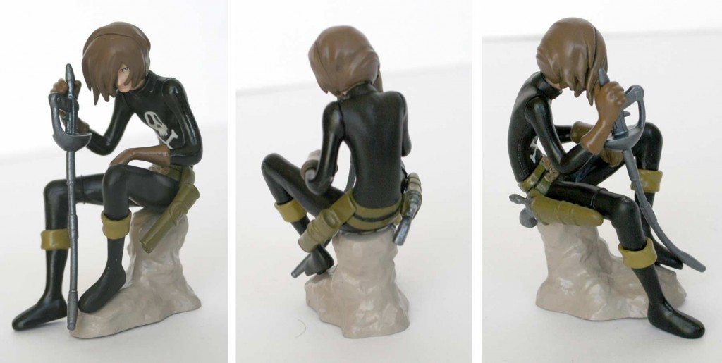 On peut enlever la cape (gashapon Albator - Harlock)