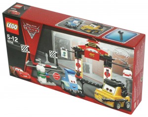Packaging Lego 8206 - Guido et Luigi Tokyo Pit Stop (Cars 2)