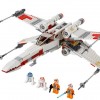 le vaisseau X wing (Star Wars) avec entre autre Luke Skywalker et R2D2