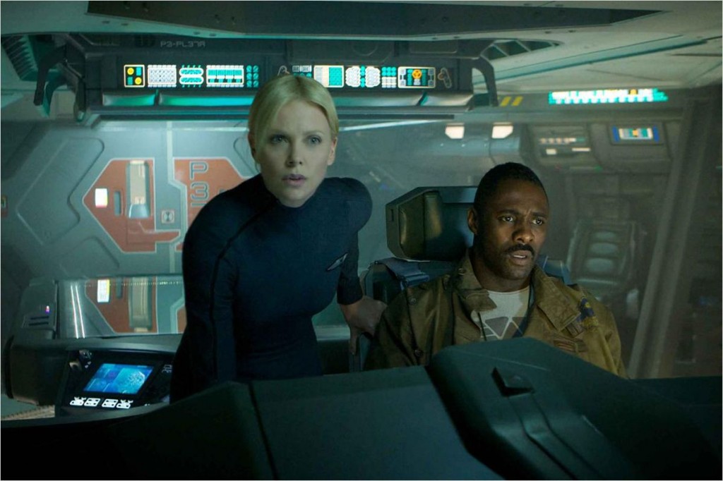 Photo du film Prometheus avec Charlize Theron au cockpit d'un vaisseau