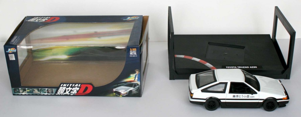 ouverture du Packaging de la Toyota Trueno AE 86 - ech 1/18 (Initial D)