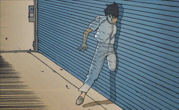 Kay passe à travers un mur pour échapper à Tetsuo qui a survécu à son attaque