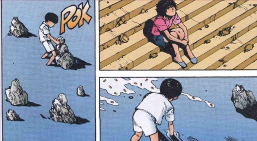 Akira joue dans l'eau sous la surveillance de Kaori