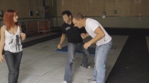 Justine LePottier et Matthieu Poggi en pleine préparation d'une scène de combat pour la saison 3 du visiteur du futur