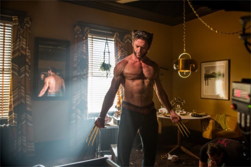 Wolverine dans X-Men : Days of the future past, mais pourquoi finit-il toujours torse nu ?