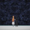 Kirito et Asuna tombent sur la porte du boss du niveau 74 et décident de l'ouvrir pour voir à quoi il ressemble