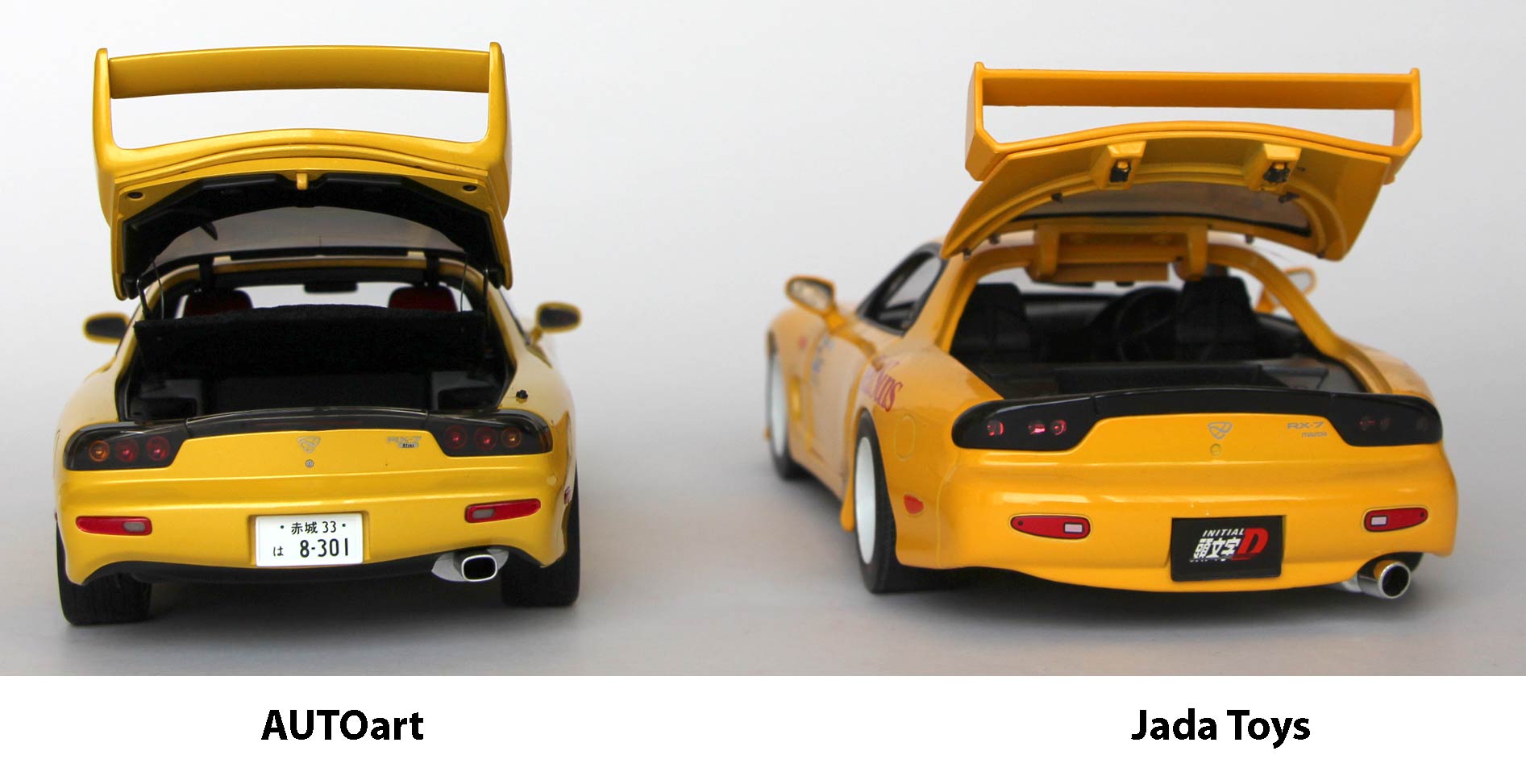 comparaison des haillons de la version AUTOart et Jada Toys de la RX-7 d'Initial D