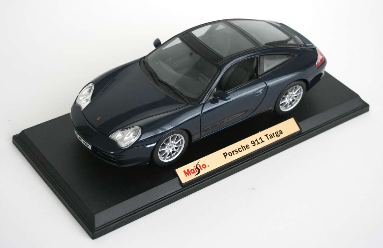Maisto : Porsche 911 Targa (type 996) - ech 1/18 (2002)