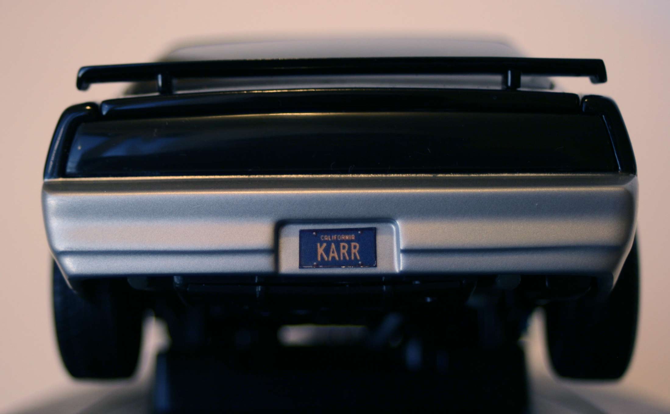 plaque d'immatriculation de KARR (ERTL : K.A.R.R. (K2000) Knight Rider - ech 1/18 (2005)