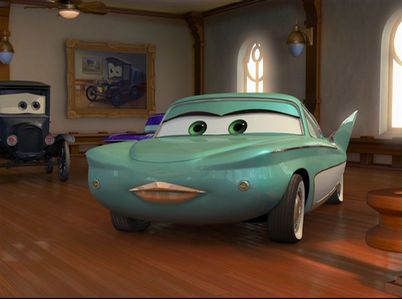 Flo pendant le procès de Flash(Cars - Pixar)