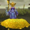 Exemple de femmes gobelin dans World of Warcraft. Vous avez bien vu : c'est bien une prêtresse de la Lumière qui aide le monde... en échange de Pièces d'Or. Inutile d'essayer de lui voler, son dieu la protège.