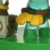 Les plot du socle sont visible dans le corps de Percimol ce qui donne l'impression qu'il a des chaussures