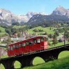 Un funiculaire est un train circulant sur une pente très inclinée