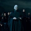 Voldemort entouré de ses alliés dans le film Harry Potter et les reliques de la mort part 2