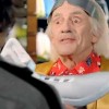 Christopher Lloyd (Doc Brown) dans la publicité Nike inspiré de Retour vers le futur 2