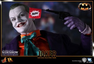 Image de la figurine du Joker du film Batman (version de 1989, Tim Burton) par Hot Toys