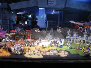 Photographie d'un décors de Warcraft réalisé en Mega bloks opposant la Horde et l'Alliance réalisé pour la Blizzcon 2011