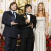 Kunio Katô après reçu son Oscar entouré de Jenifer Aniston et Jack Black