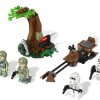 Bataille d'Endor (Lego Star Wars) opposant les forces rebelles et les force de l'empire avec la moto qui lévite