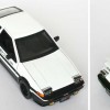 les phares se relèvent - Toyota Trueno AE 86 d'initial D (die cast - ech 1/18)