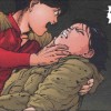 Kaneda tient Kay dans ses bras après l'attaque des mutants dans la cache du colonel