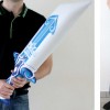 l'épée gonflable Dofus est faite pour des mains d'adultes