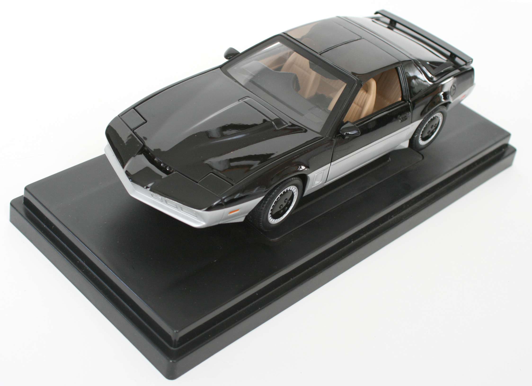 ERTL : K.A.R.R. (K2000) Knight Rider - ech 1/18 (2005)