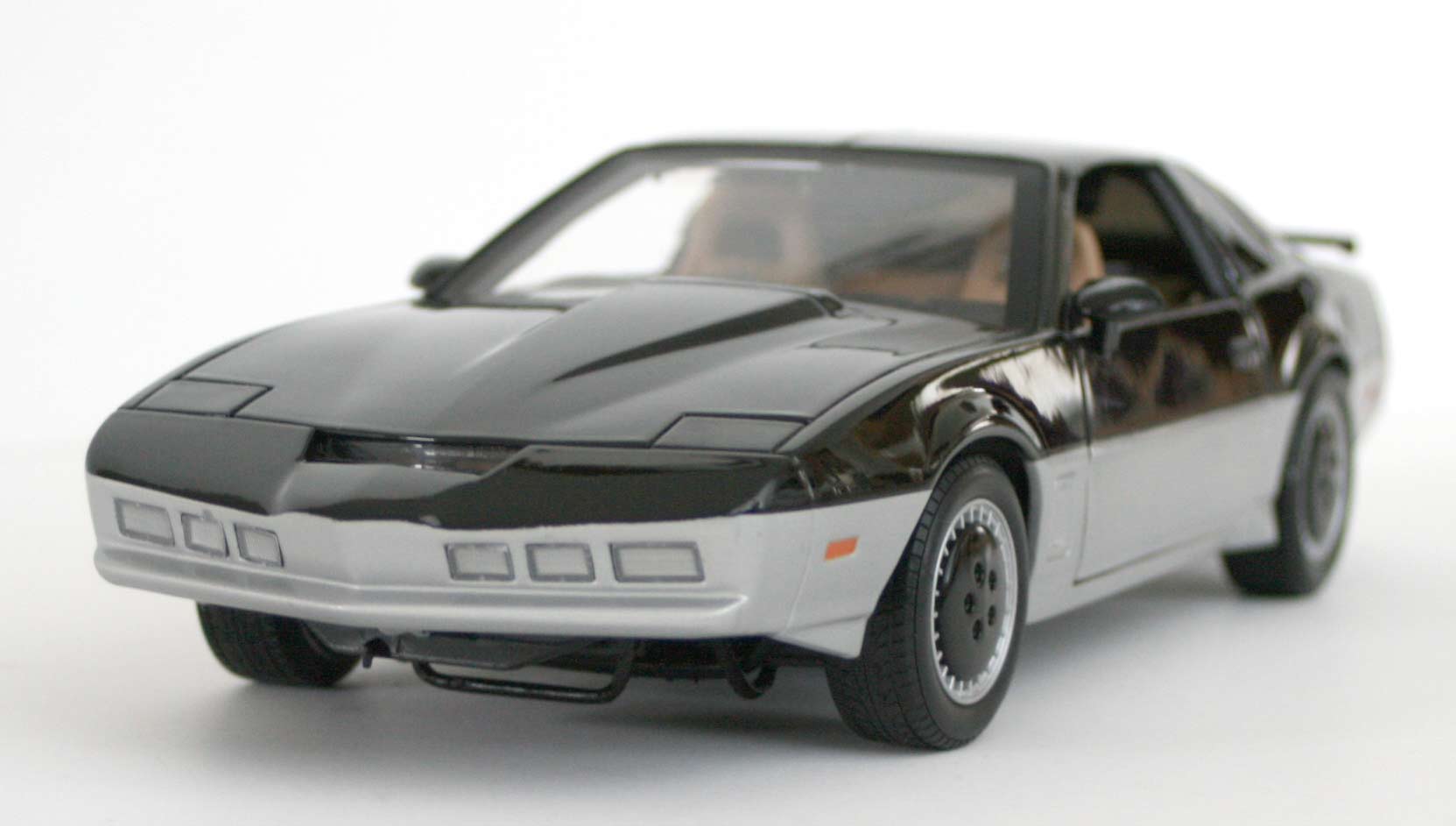 ERTL : K.A.R.R. (K2000) Knight Rider - ech 1/18 (2005)