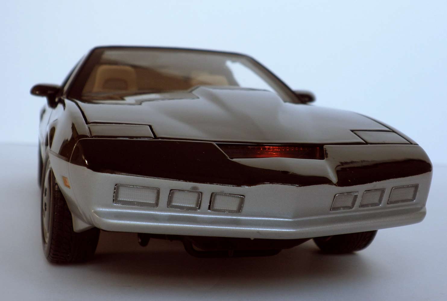 ERTL : K.A.R.R. (K2000) Knight Rider - ech 1/18 (2005)