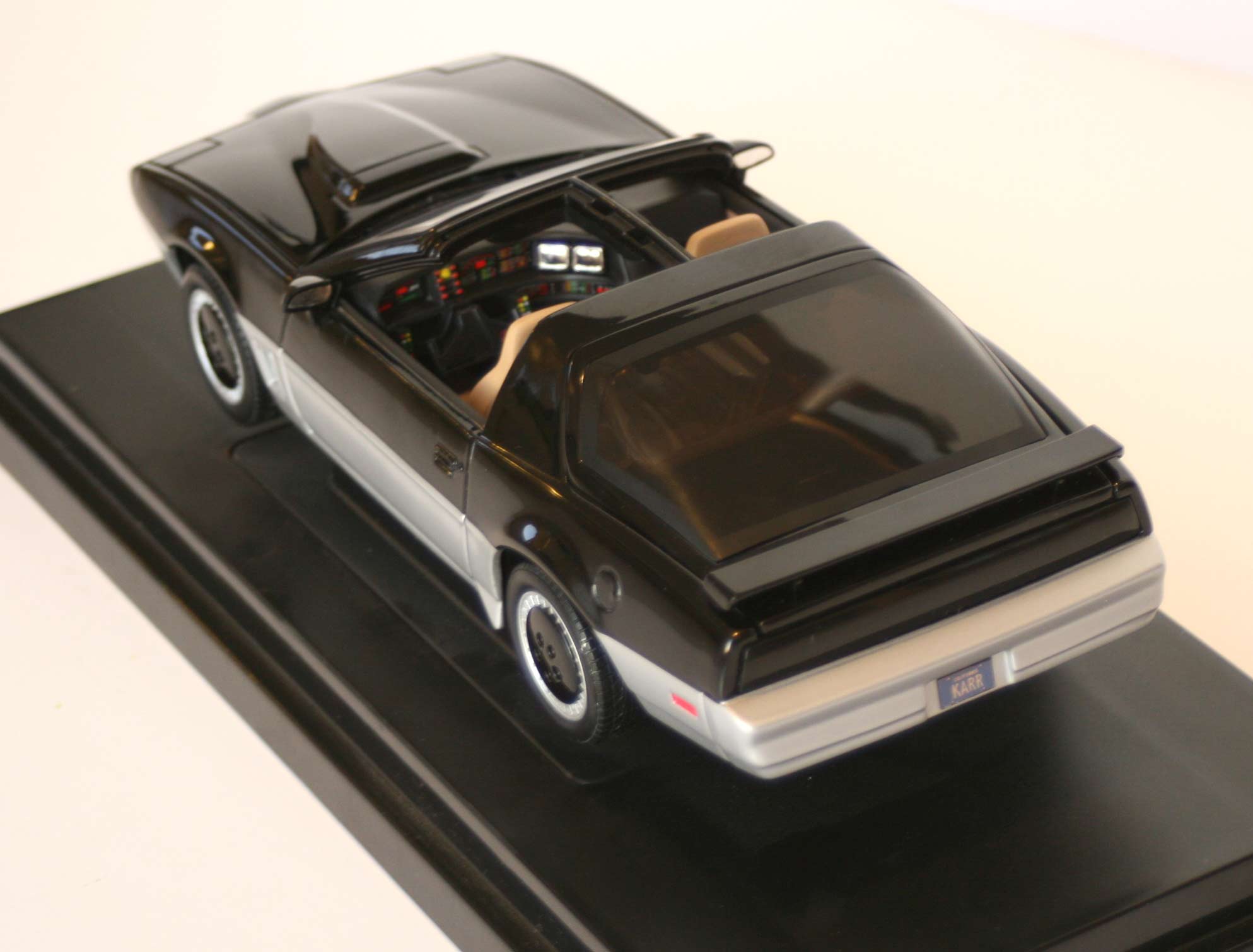 plaque d'immatriculation de KARR (ERTL : K.A.R.R. (K2000) Knight Rider - ech 1/18 (2005)