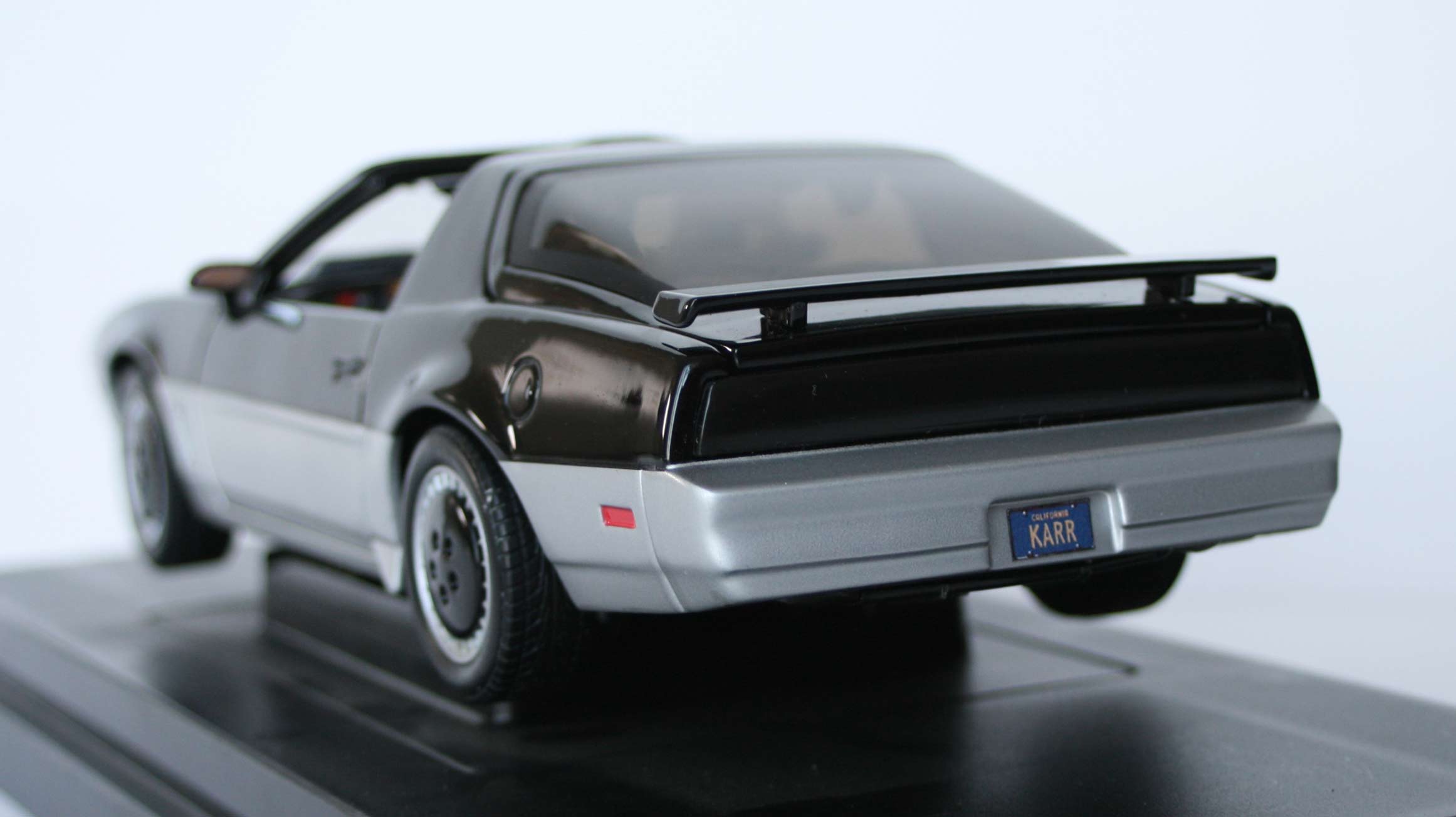 plaque d'immatriculation de KARR (ERTL : K.A.R.R. (K2000) Knight Rider - ech 1/18 (2005)