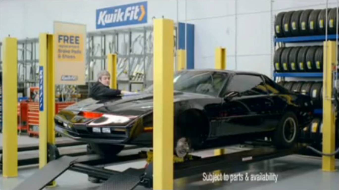 K.I.T.T. en révision chez Kwik Fit (K2000 - Knight Rider)