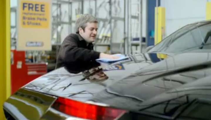 K.I.T.T. fait de la publicité pour Kwik Fit (K2000 - Knight Rider)