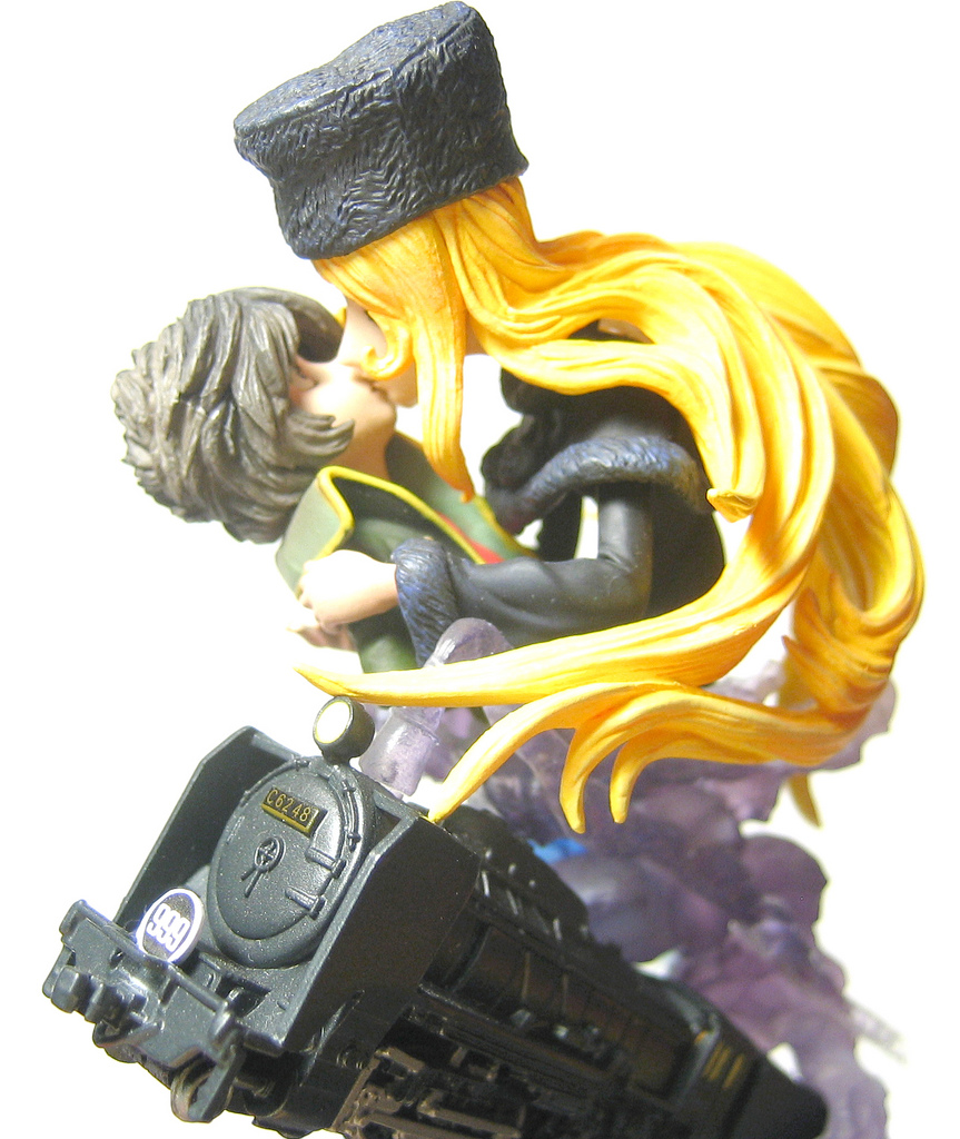 Figurine : Maetel finira par éprouver un attachement pour Tetsuro qui va passer de l’amitié à un sentiment d'amour