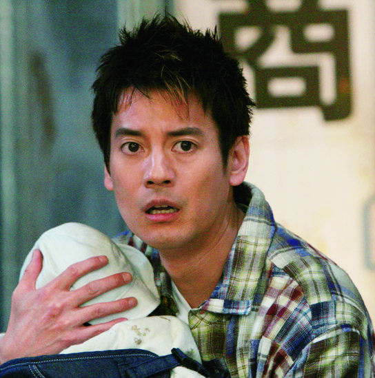 Toshiaki Karasawa dans le rôle de Kenji Endo
